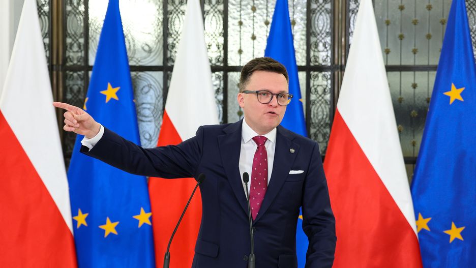 Warszawa, 07.02.2024. Marszałek Sejmu Szymon Hołownia podczas briefingu prasowego przed rozpoczęciem posiedzenia izby w Warszawie, 7 bm. Posłowie mają zająć się m.in. rządowym projektem noweli ustawy o pomocy obywatelom Ukrainy w związku z konfliktem zbrojnym na terytorium tego państwa. (amb) PAP/Paweł Supernak