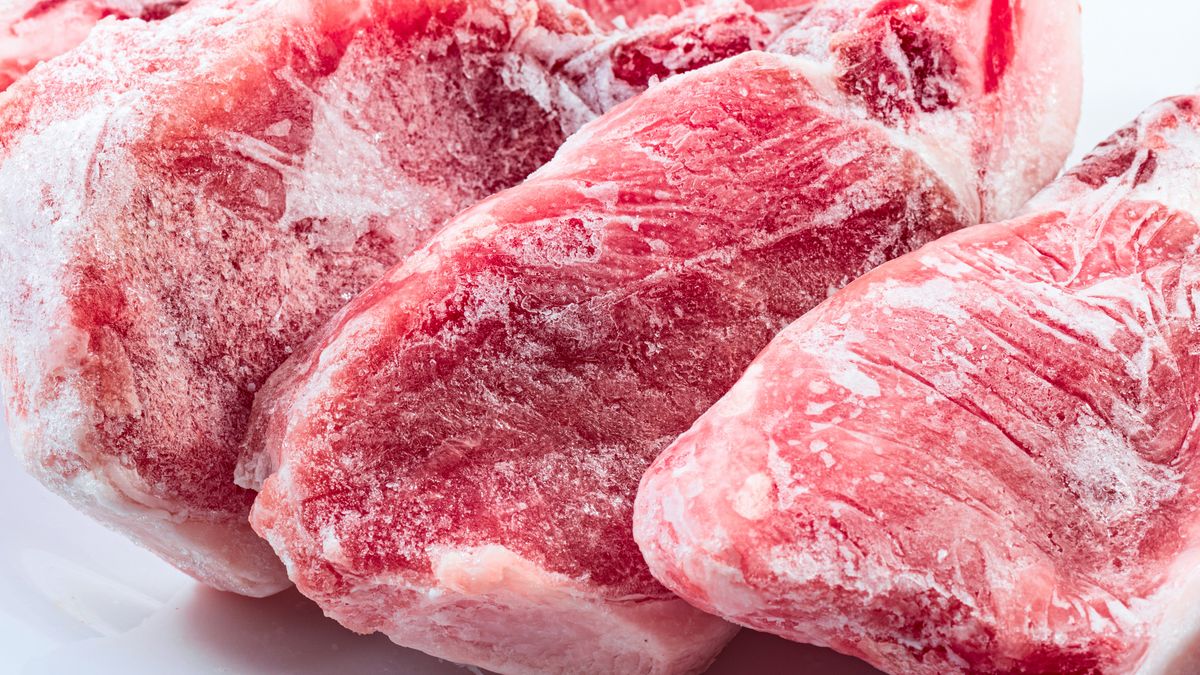 Istnieje sposób na szybkie rozmrożenie mięsa