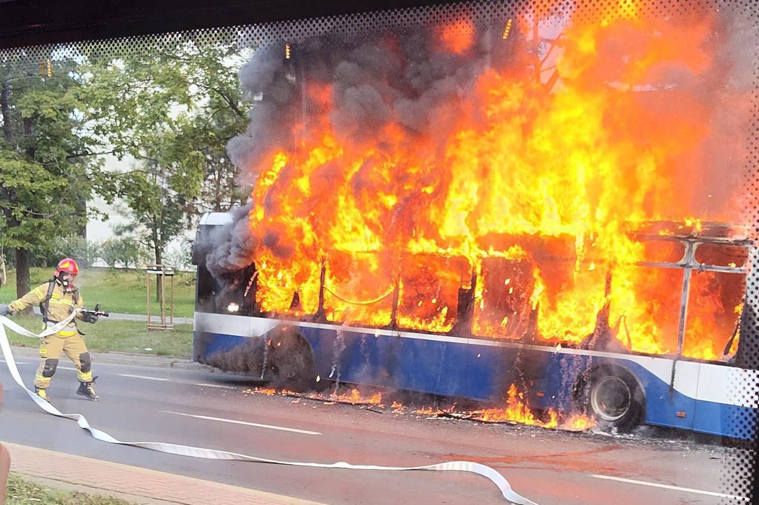 Pożar autobusu w centrum Krakowa. W środku byli pasażerowie