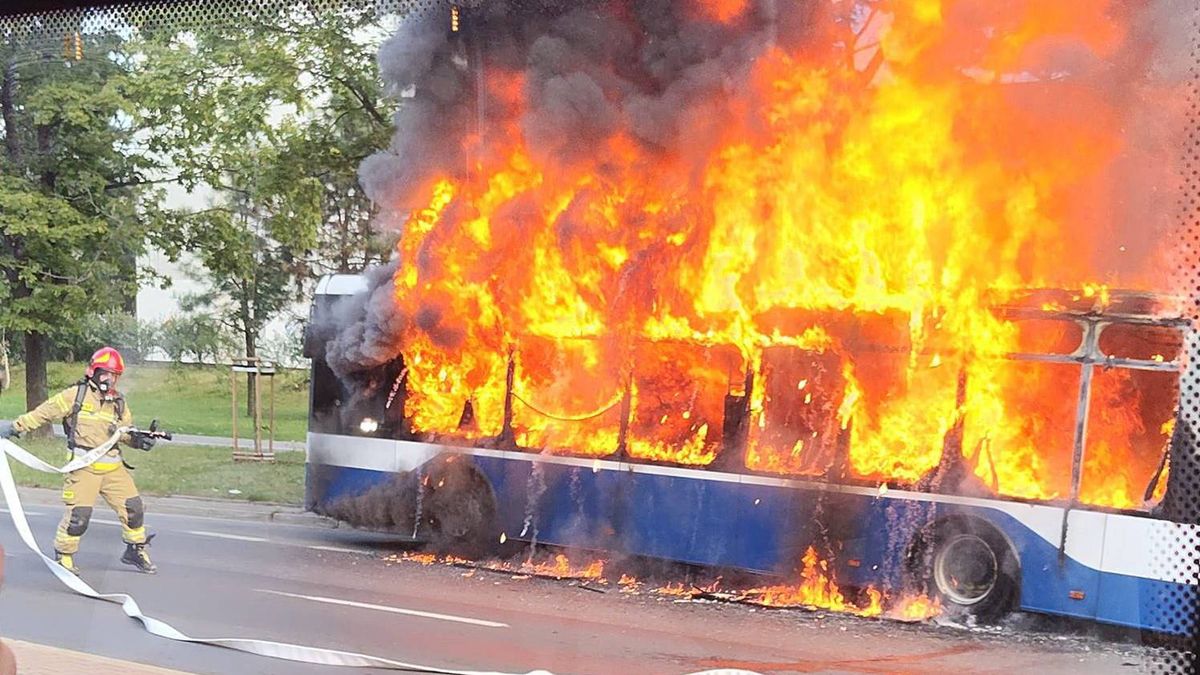 Pożar autobusu miejskiego w centrum Krakowa, nikomu nic się nie stało