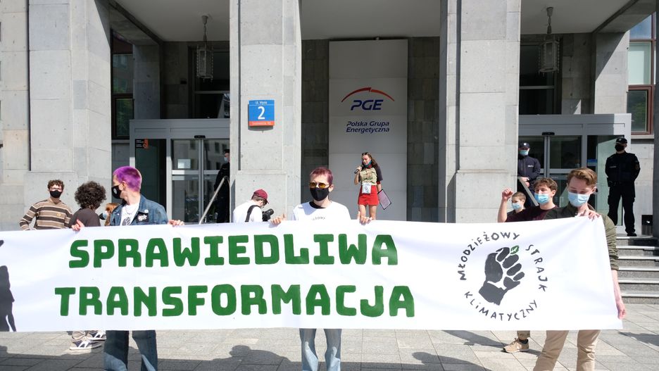 Warszawa. Protest przed siedzibą PGE