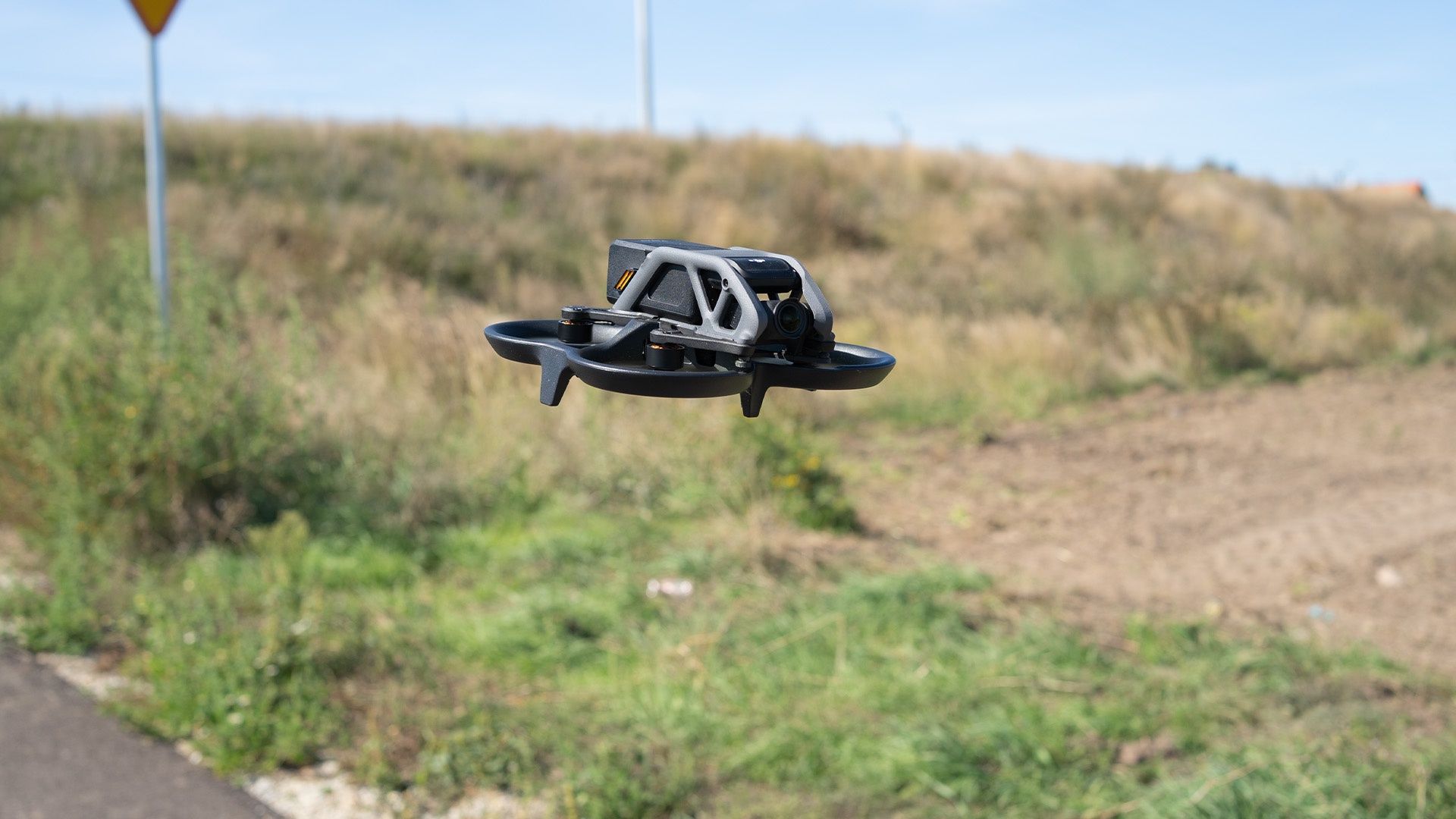 Dji Avata - w zawisie