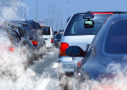 Smog odpuścił, ale trujący ozon atakuje. Winne stare samochody i plany rządu