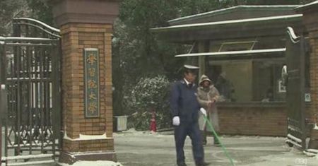 Mieszkańcy Tokio po przebudzeniu zostali zaskoczeni białym śniegiem