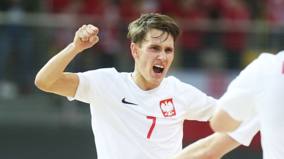 Newspix / ŁUKASZ GROCHALA/CYFRASPORT / Na zdjęciu: Mikołaj Zastawnik po golu strzelonym w meczu futsalowej reprezentacji Polski