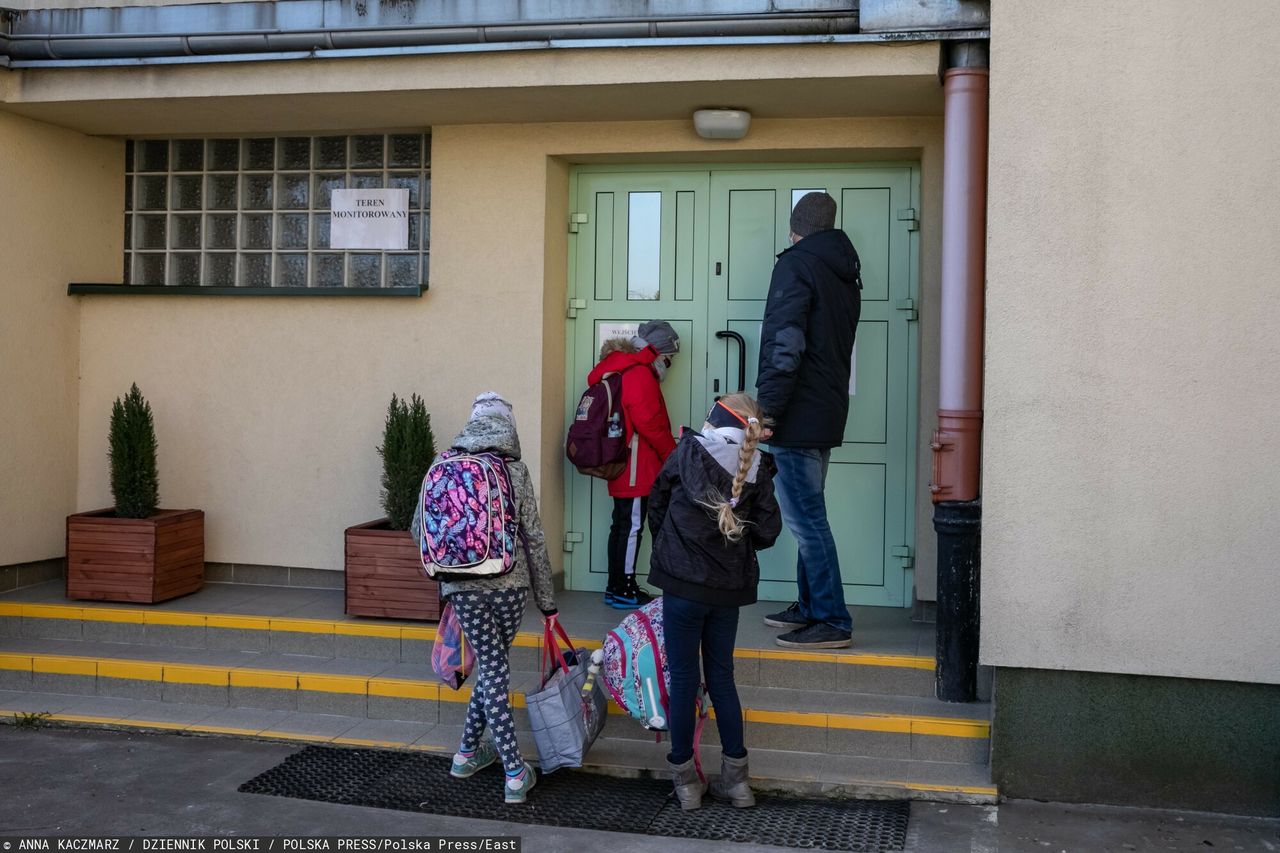 Debata na temat szczepień u dzieci. KE zabiera głos