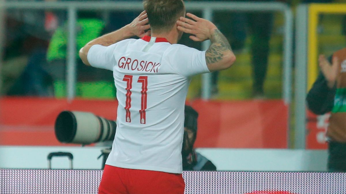 Kamil Grosicki cieszy się po strzeleniu gola 