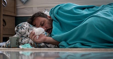 Jeden z pierwszych objawów COVID-19. Nie pomyl z inną chorobą