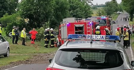 Wielkopolska. 20-latek stracił panowanie nad autem. Pięć osób w szpitalu, w tym kobieta w ciąży
