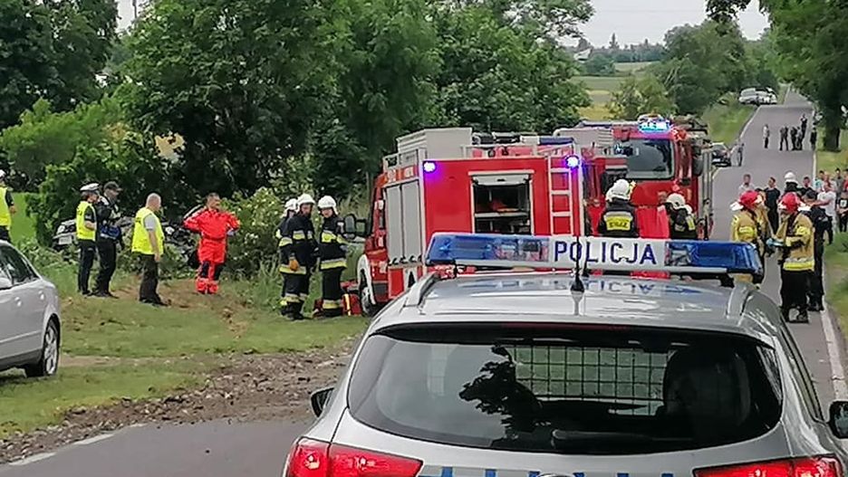 Wielkopolska. 20-latek stracił panowanie nad autem. Pięć osób w szpitalu, w tym kobieta w ciąży