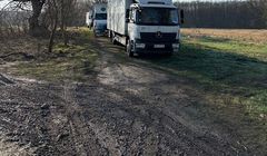 Dom produkcyjny rozjechał łąkę, kręcąc reklamę. "Nic nie zniszczyliśmy"