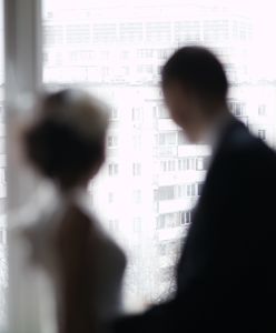 "Mam 41 lat i jestem z 20-latkiem. Mój 21-letni syn nic o tym nie wie"