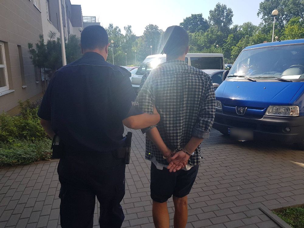 Zatrzymali go, bo dziwnie jechał. W bagażniku natrafili na niespodziankę