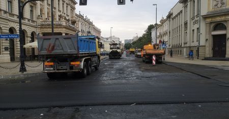 Zamknięta ulica Krakowskie Przedmieście: Trwa remont nawierzchni