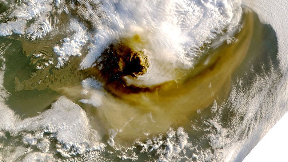 Pył wulkaniczny nad Islandią. Zdjęcie satelitarne z 22 maja 2011 r. fot. NASA/GSFC/Jeff Schmaltz/MODIS Land Rapid Response Team 