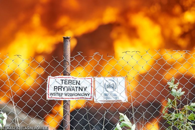 W pożarze w Zgierzu spłonęło 50 tys. różnego rodzaju opadów.