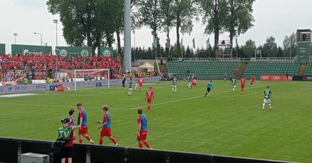 Warta Poznań triumfuje nad Widzewem Łódź 2:1! Zieloni bliżej utrzymania w ekstraklasie