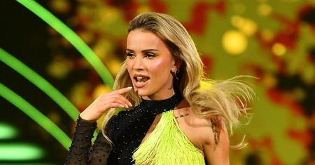 Maffashion gimnastykuje się w tęczowym bikini. Fani jednogłośni: "Bosko wyglądasz"