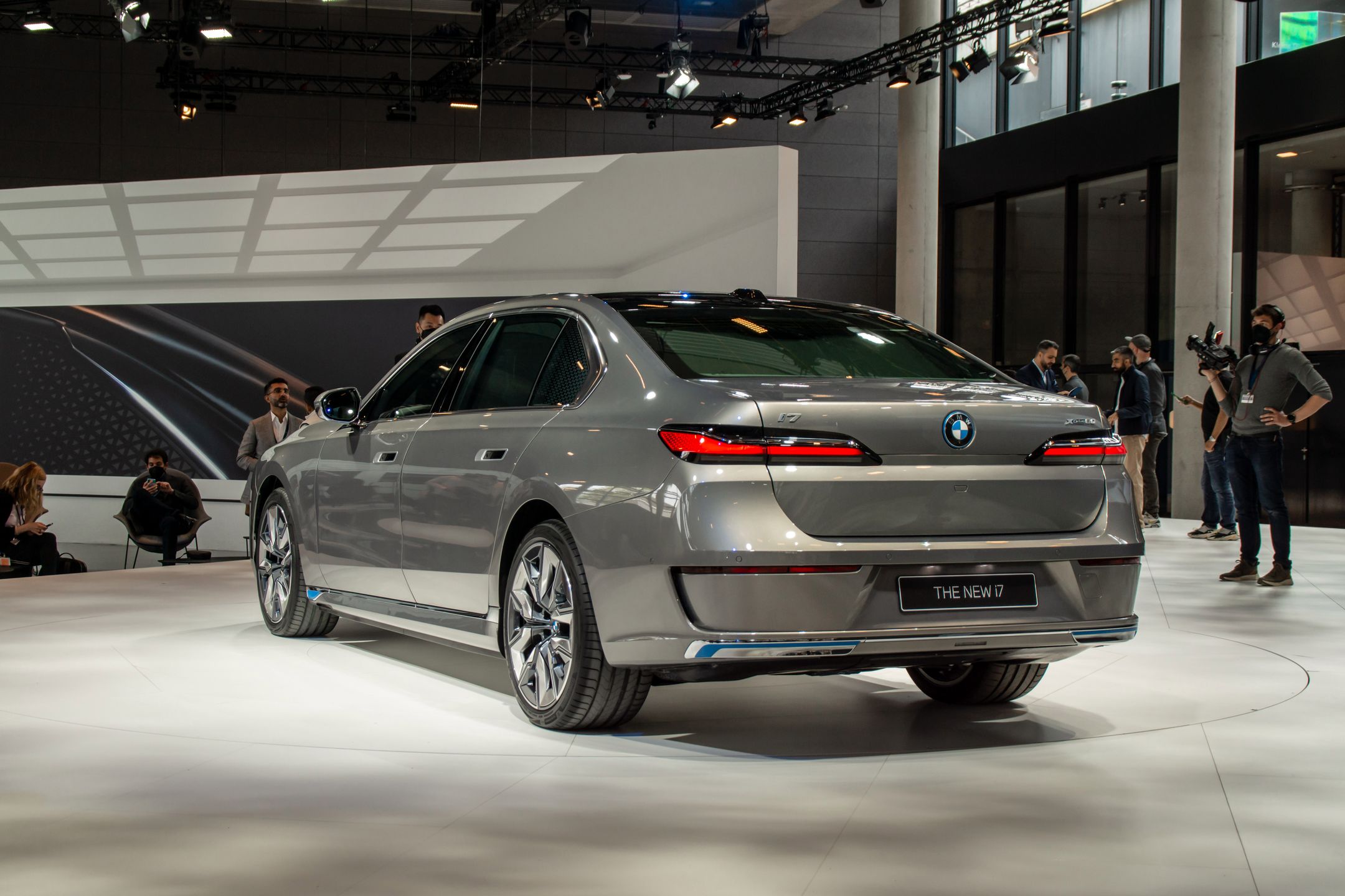 BMW i7