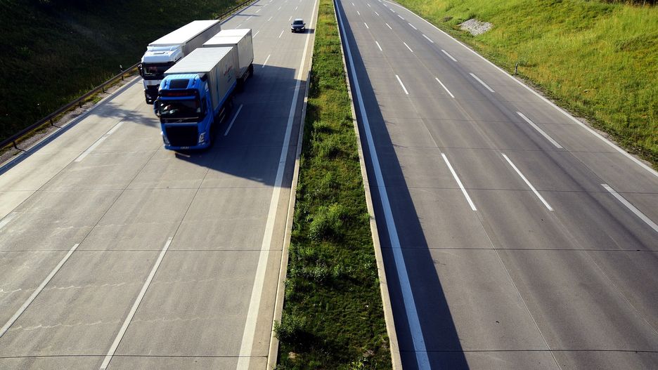 Zakaz wyprzedzania ciężarówek. Rząd podjął decyzję