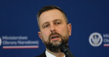 Szef MON chciałby przeprosin od Nawrockiego. Jest oświadczenie BBN