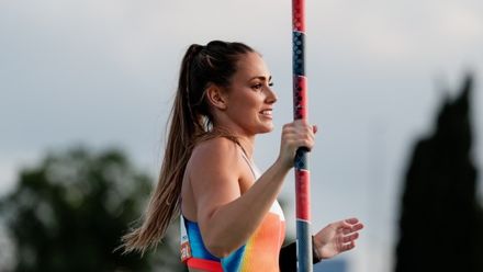 Piękna sportsmenka błyszczy w sieci