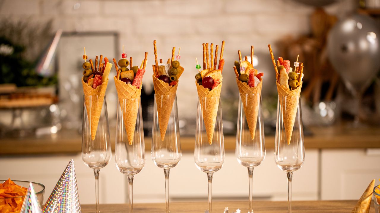 Nie masz pomysłu na sylwestrową przekąskę? Zrób ze mną ekspresowe rożki na bogato