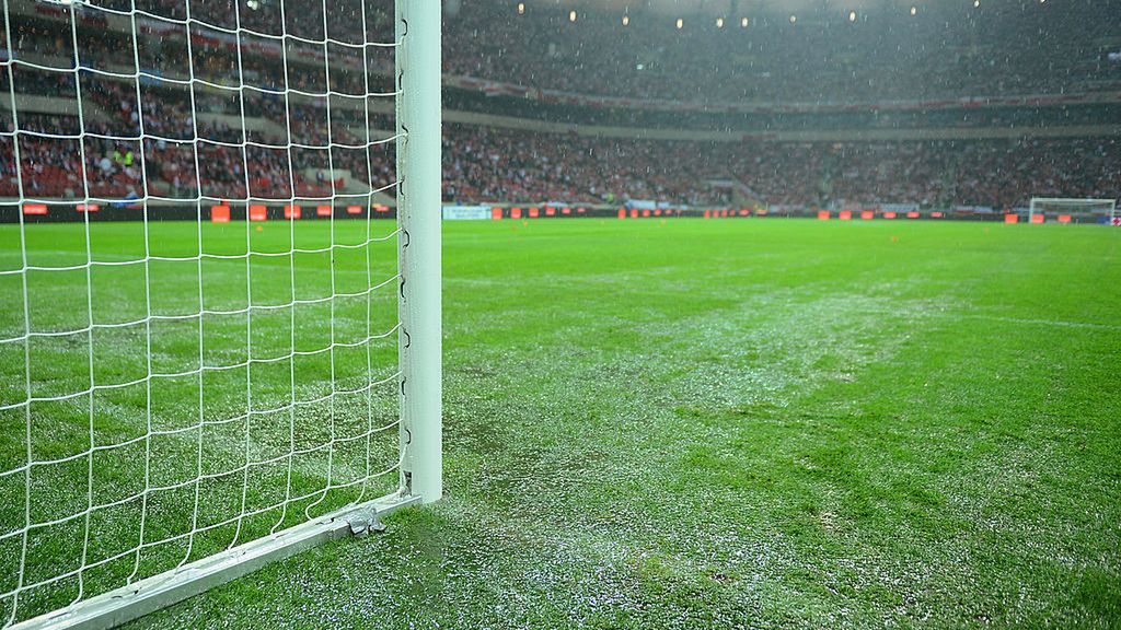 Zdjęcie okładkowe artykułu: Getty Images / Michael Regan / Na zdjęciu: deszcz na Stadionie Narodowym