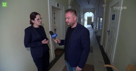 Kilka razy powtórzyła to samo. Reporter "Wiadomości" nie był zachwycony