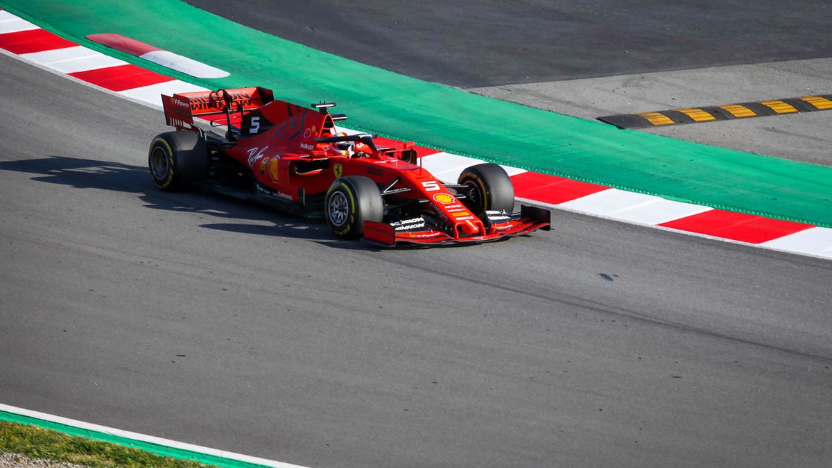 Sebastian Vettel w trakcie testów w Barcelonie