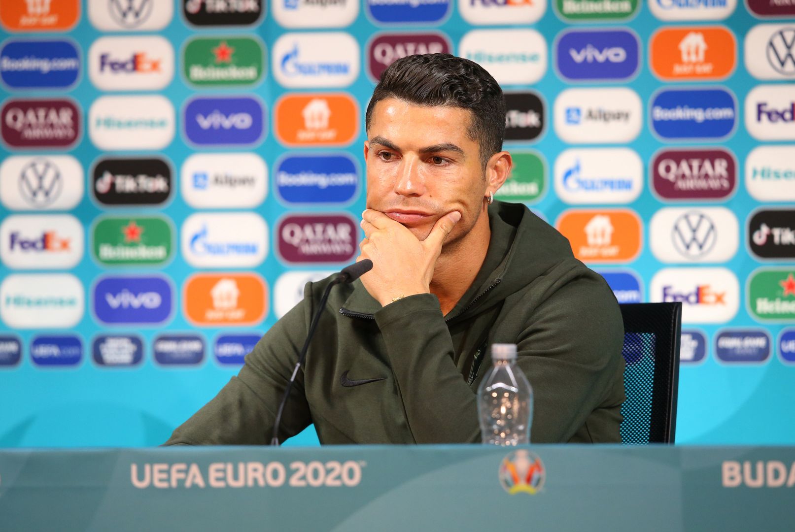 "Pijcie wodę". Cristiano Ronaldo zbeształ sponsora Euro 2020
