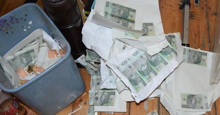 Zatrzymania na Bemowie: podrabianie banknotów i wprowadzanie ich do obiegu