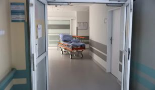 Ktoś przyszedł i ją napoił? Seniorka zmarła w szpitalu