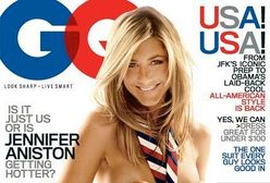 Jennifer Aniston na planie w babcinym staniku!