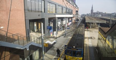 Galeria handlowa chce być dworcem, by obejść zakaz handlu. Może stracić koncesję na sprzedaż alkoholu