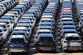 Zakup auta na starych zasadach. Trzeba się spieszyć. Oto ile można zyskać