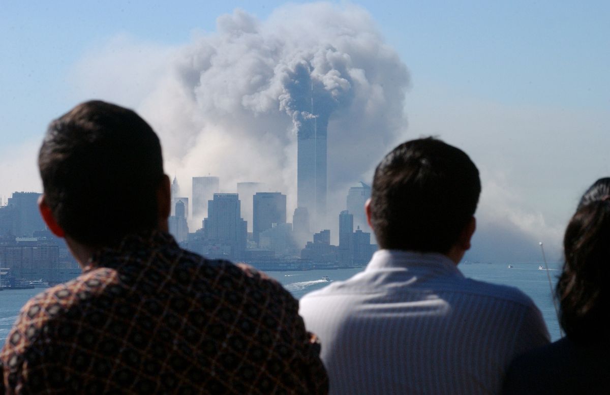 Ludzie obserwujący atak na WTC z New Jersey 
