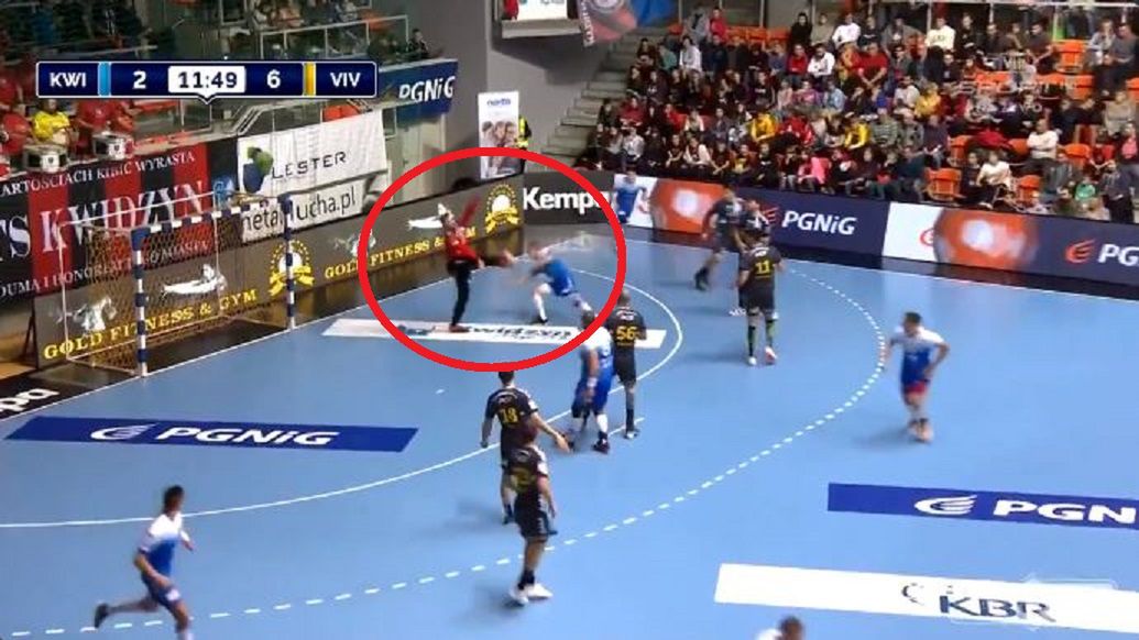 Twitter / sport_tvppl / Moment pechowej obrony Andreasa Wolffa