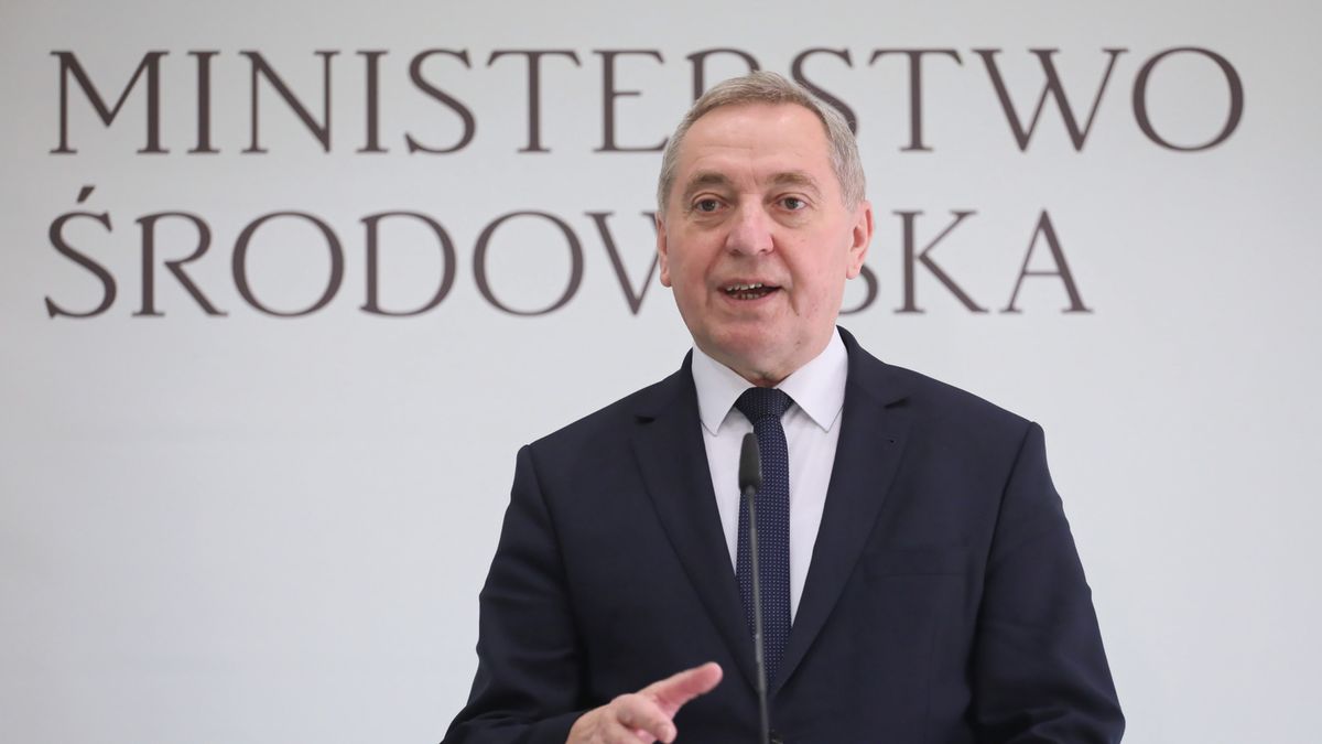 - Paląc w przestarzałych piecach złej jakości paliwem trujemy siebie i sąsiadów - mówił minister Kowalczyk.