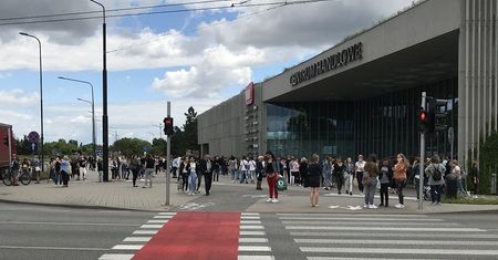 Ewakuacja centrum handlowego Vivo Lublin. Klienci i pracownicy usłyszeli alarm
