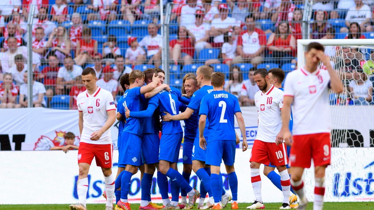 Zdjęcie okładkowe artykułu: PAP / Jakub Kaczmarczyk / Na zdjęciu: Radość Islandczyków po drugiej bramce w meczu z Polską