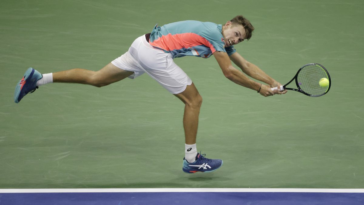 PAP/EPA / JASON SZENES / Na zdjęciu: Alex de Minaur