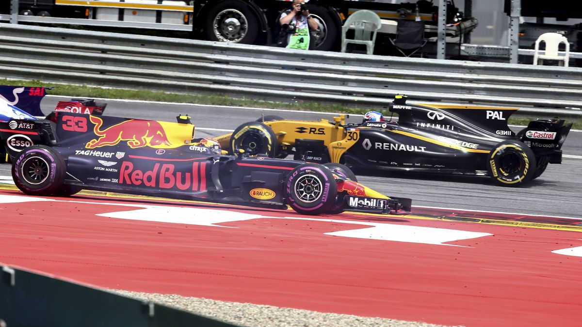Materiały prasowe / Red Bull Content Pool / Na zdjęciu: Max Verstappen i Jolyon Palmer w trakcie GP Austrii