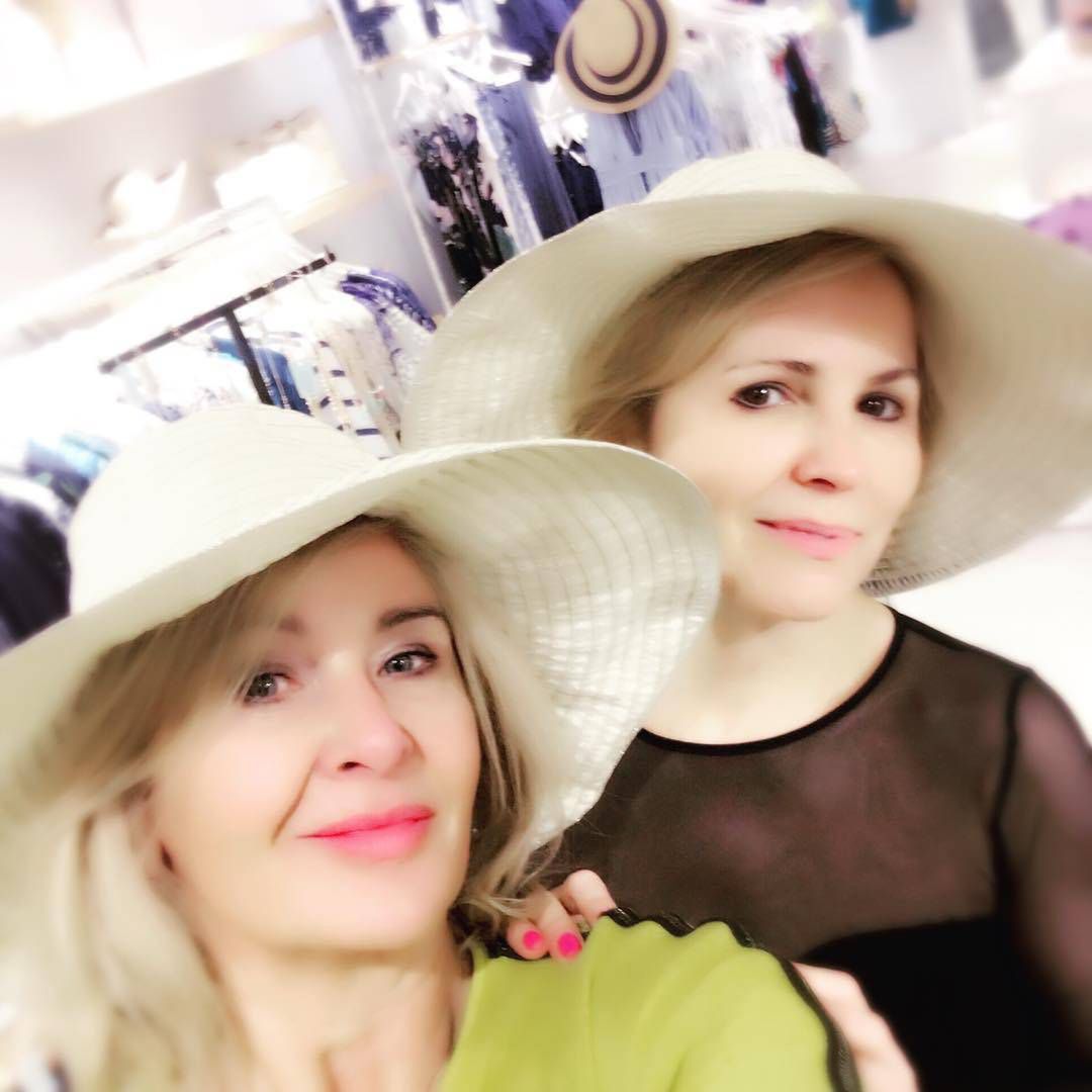 Majka Jeżowska i Anna Jurksztowicz szaleją w bikini i są jak wino