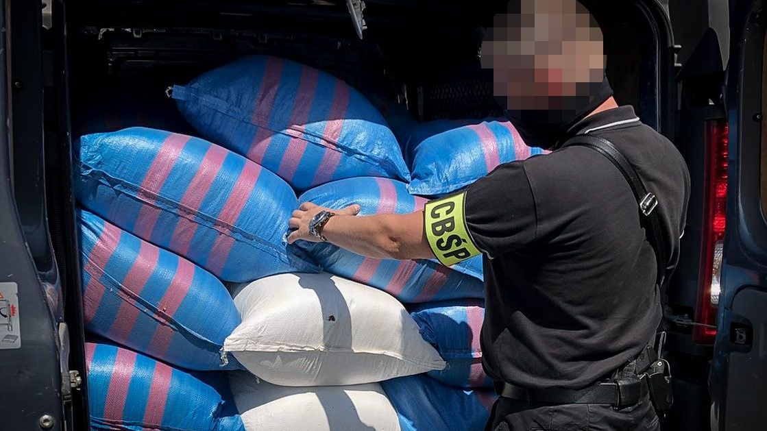 W akcji CBŚP, KAS i straży granicznej zatrzymano pięć osób 