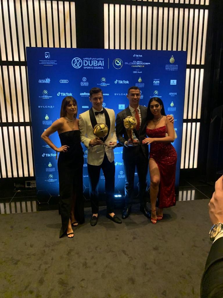 Robert Lewandowski, Anna Lewandowska, Cristiano Ronaldo i Georgina Rodriguez na Globe Soccer Awards