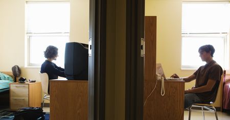 Studentów czekają spore wydatki. Tak wyglądają ceny pokoi w akademikach