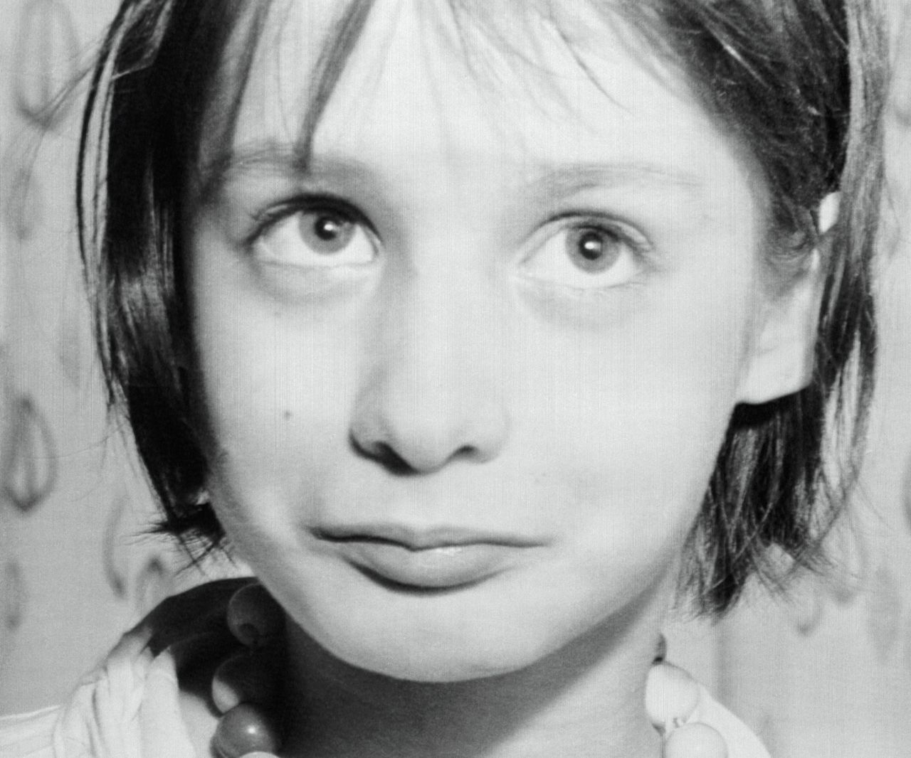 Przez 13 lat ojciec trzymał ją w ciemnym pokoju. Szokująca historia Genie - "dzikiego dziecka"
