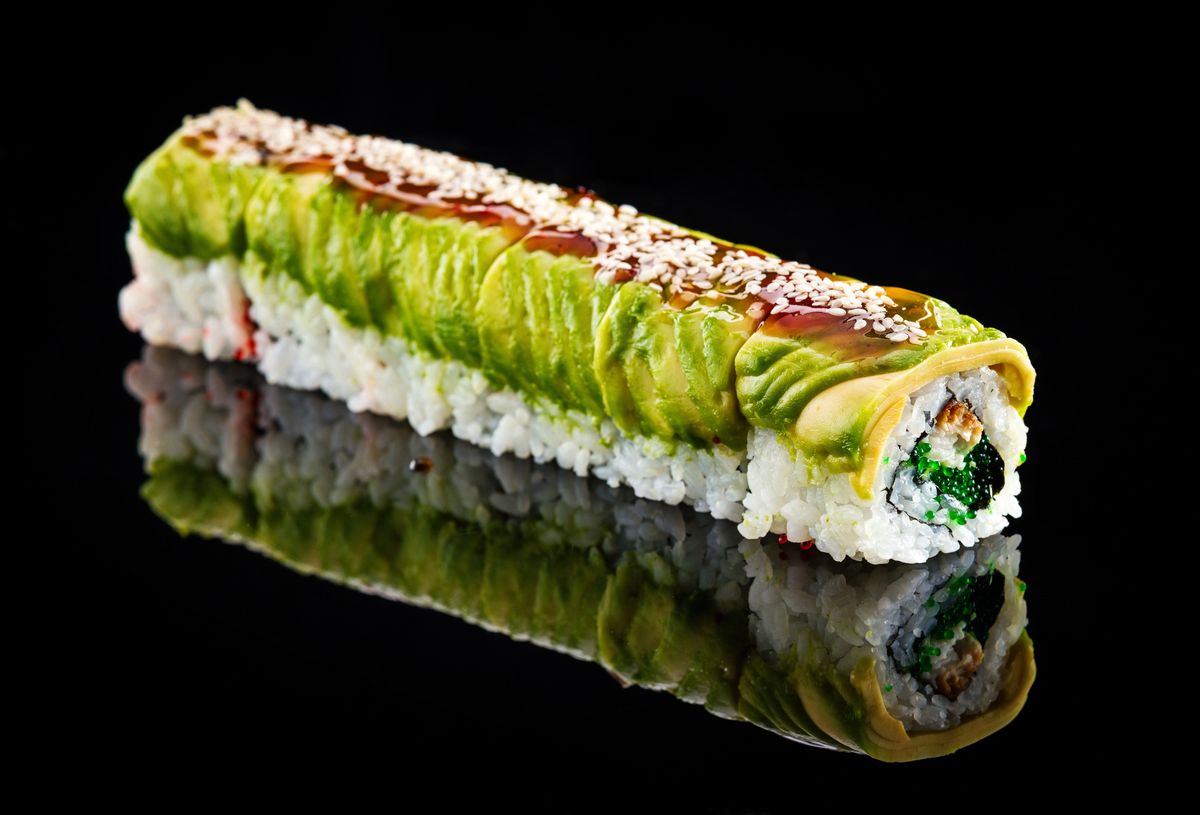 Sushi pod ostrzałem. Może zawierać niebezpieczne składniki i mieć więcej kalorii niż Big Mac