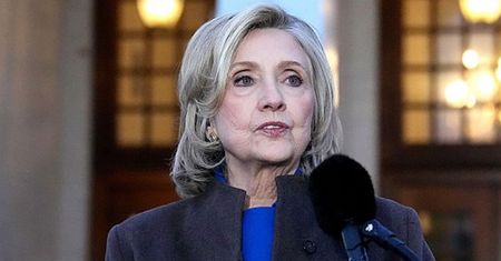 Nerwowo ws. Epsteina. Clinton wyszła z sali podczas zeznań